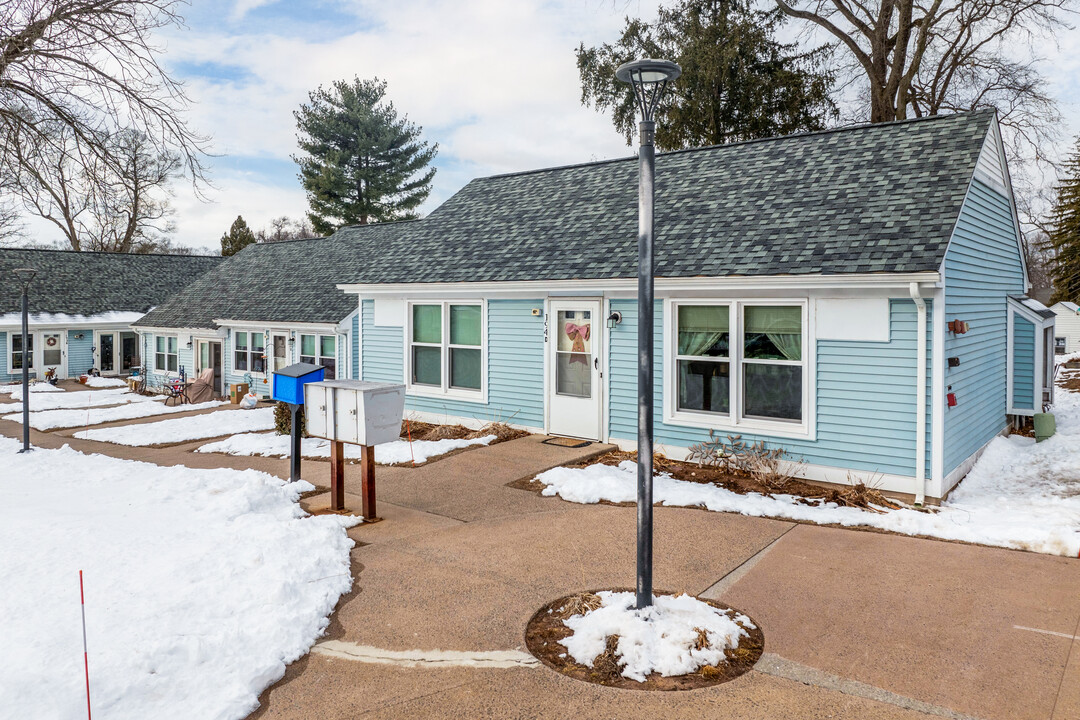 Crockett Fields Senior Apartments (62+) in Manchester, CT - Building Photo