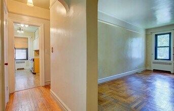 76-66 Austin St in Queens, NY - Building Photo - Building Photo