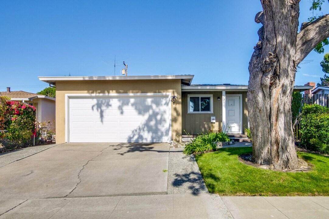 731 Santa Paula Ave in Sunnyvale, CA - Building Photo