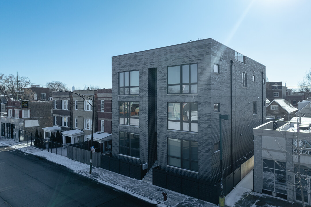 2329 W Fullerton ave in Chicago, IL - Building Photo