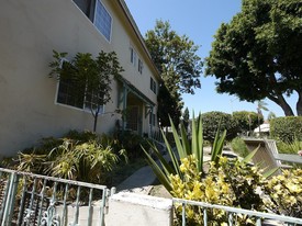 2943 Kenwood Ave in Los Angeles, CA - Building Photo
