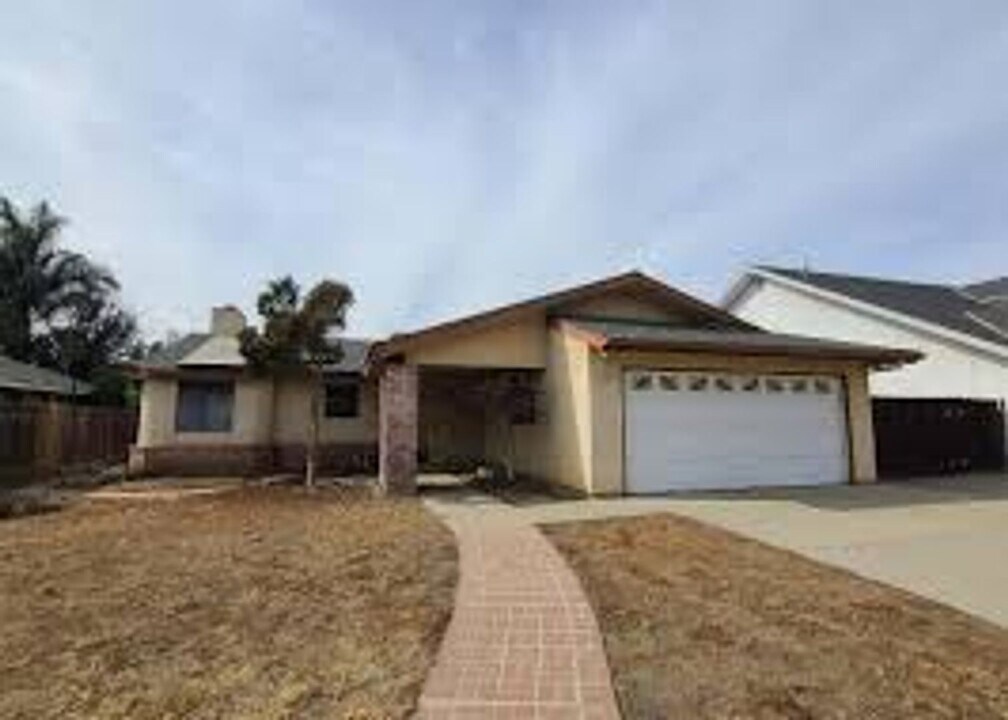 3624 Eddy Ave in Clovis, CA - Building Photo