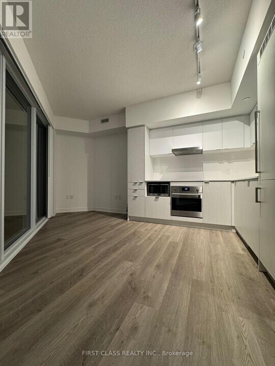 55-3555 Cooper St in Toronto, ON - Building Photo