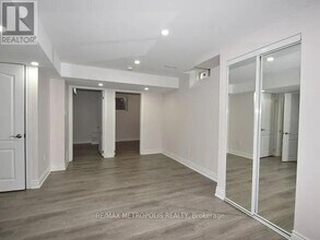 25 Frampton Rd in Brampton, ON - Building Photo - Building Photo