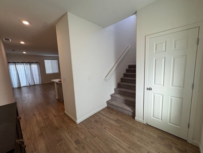 3042 E Seeger Ave in Visalia, CA - Building Photo - Building Photo