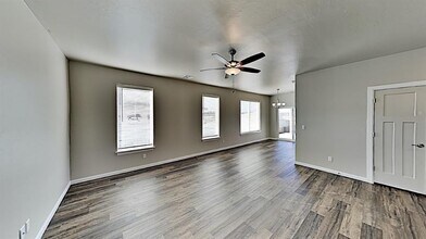 1929 Sara Vista Dr in Yukon, OK - Building Photo - Building Photo