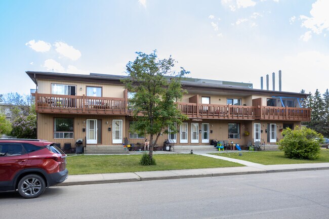 5115 44 St in Red Deer, AB - Building Photo - Building Photo