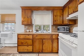 45 E St in Bristol, RI - Building Photo - Building Photo