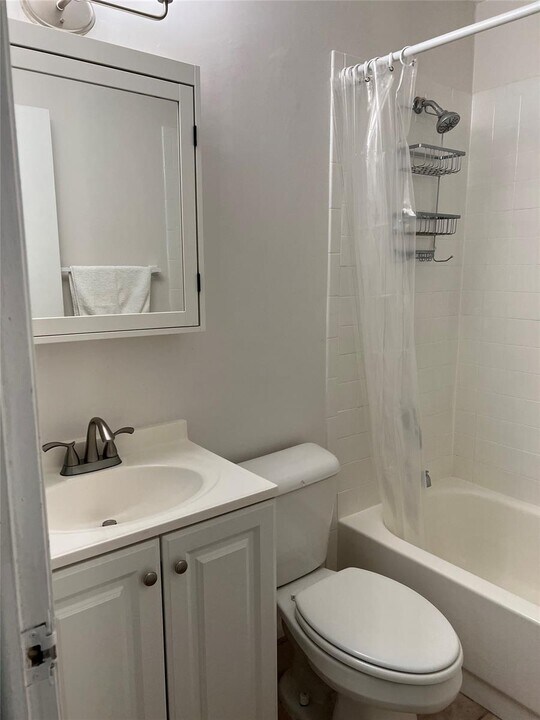 1114 SW 2nd Ct, Unit 2 in Fort Lauderdale, FL - Building Photo