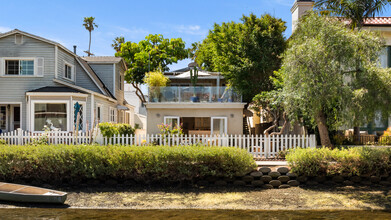 422 Carroll Canal in Venice, CA - Building Photo - Building Photo