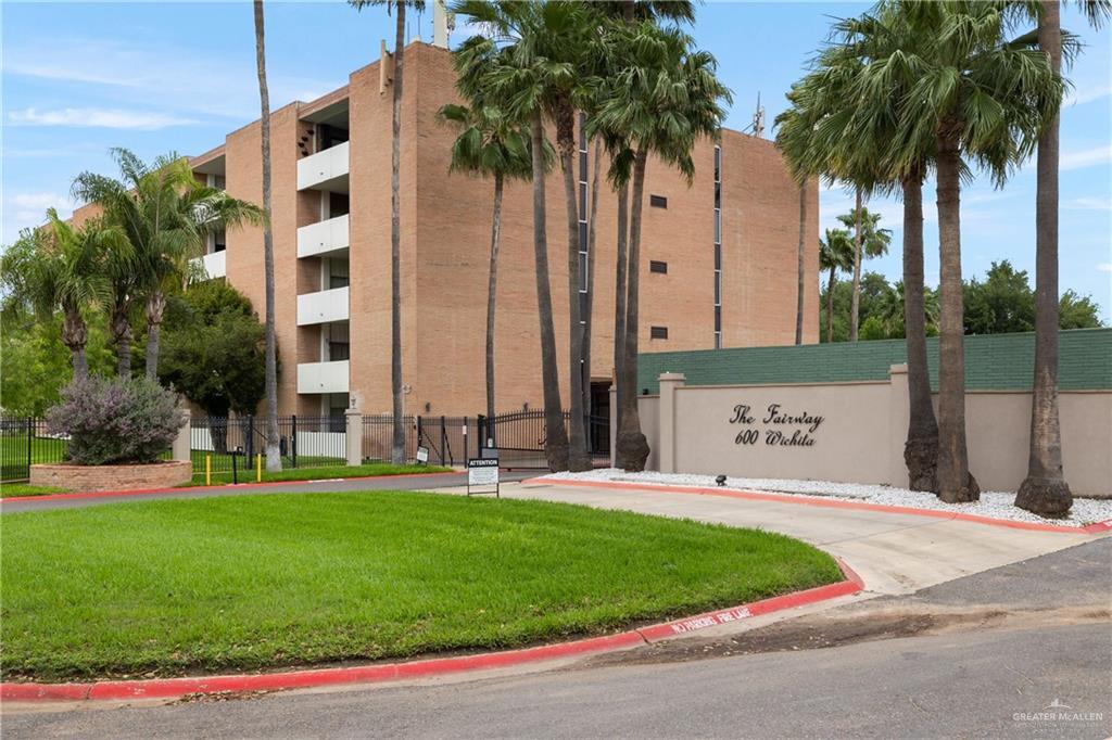 2200 S 10th St in McAllen, TX - Building Photo