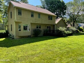8 Timberwick Dr in Clifton Park, NY - Building Photo - Building Photo