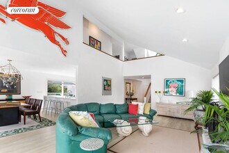 9 Watersedge Ct in Westhampton Beach, NY - Building Photo - Building Photo
