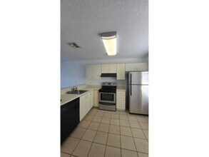 2520 Woodgate Blvd in Orlando, FL - Foto de edificio - Building Photo