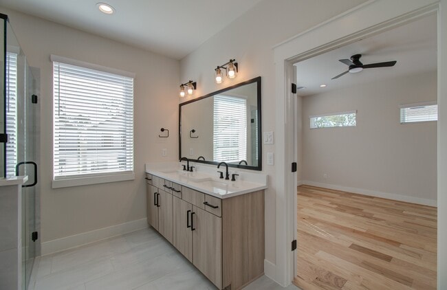 5309 Donovan Gdns Ln