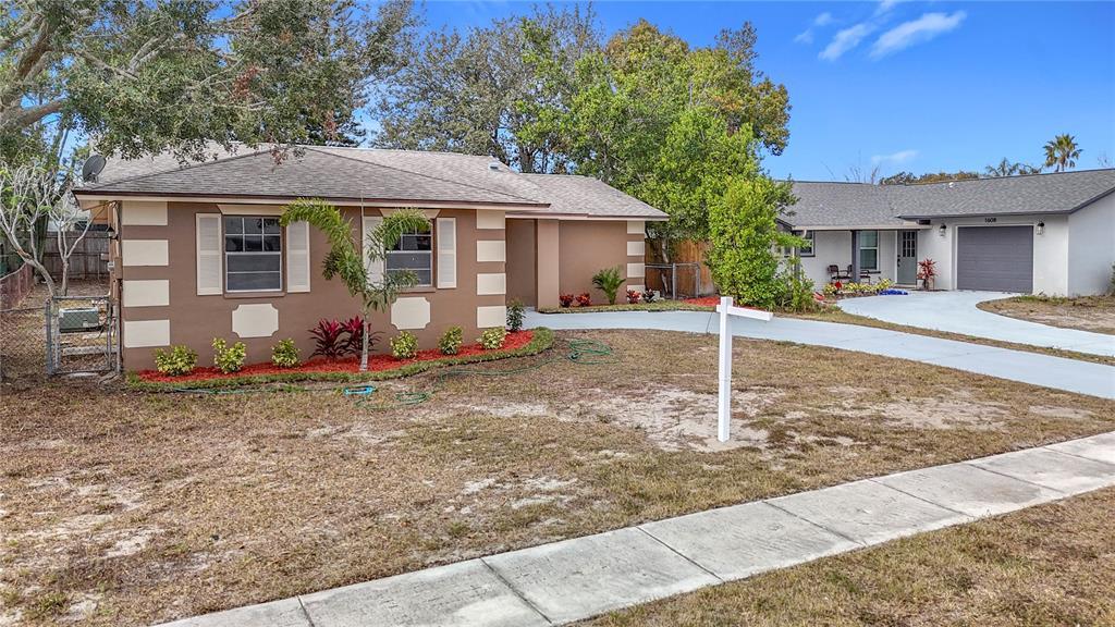 1612 Fox Run Dr in Tarpon Springs, FL - Building Photo