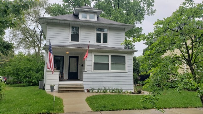 926 S 2nd St, Unit Upstairs