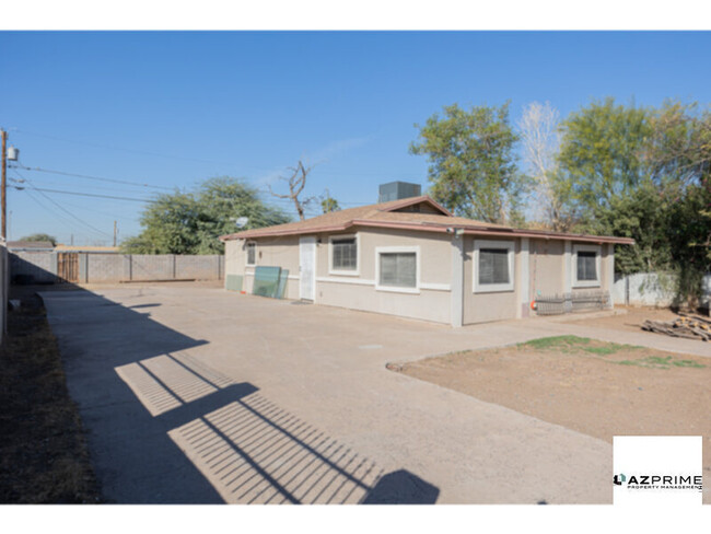 5002 S 35th Dr in Phoenix, AZ - Building Photo - Building Photo