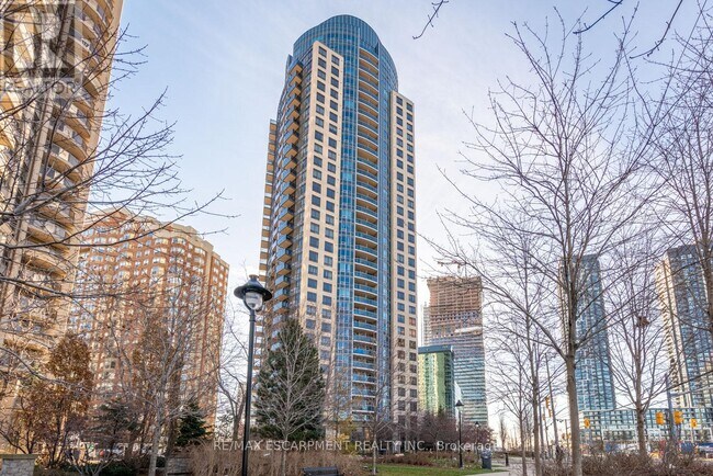 property at 330-330 Burnhamthorpe Rd W