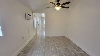 1002 50th Ave Dr W in Bradenton, FL - Building Photo - Building Photo