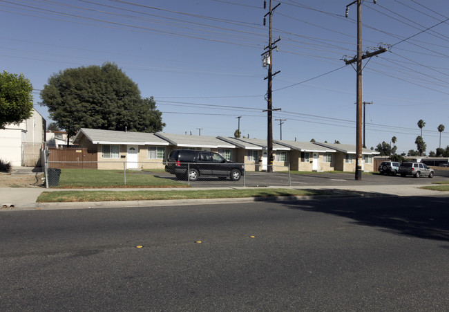 582-590 S Dudley St in Pomona, CA - Building Photo - Building Photo