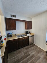 8709 Countryshire Ln, Unit 1 in Kansas City, MO - Foto de edificio - Building Photo