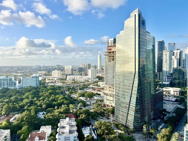 1541 Brickell Ave in Miami, FL - Building Photo - Building Photo