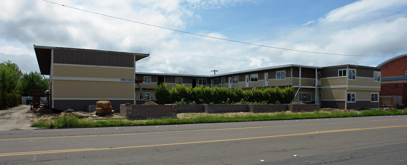 984 NW Circle Blvd in Corvallis, OR - Building Photo