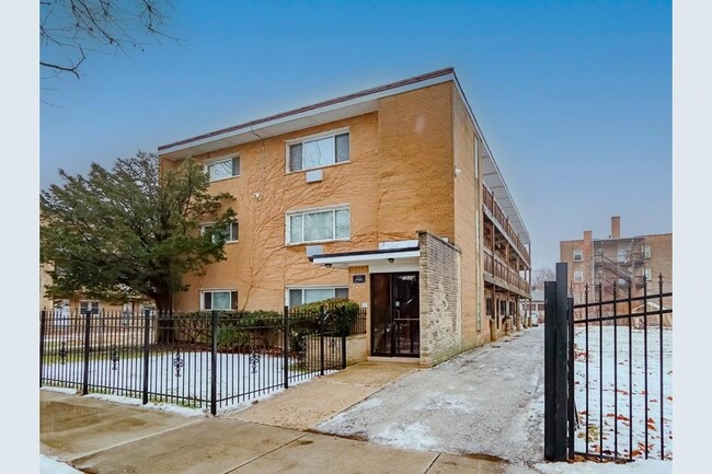 7530 S Saginaw Ave in Chicago, IL - Building Photo - Building Photo