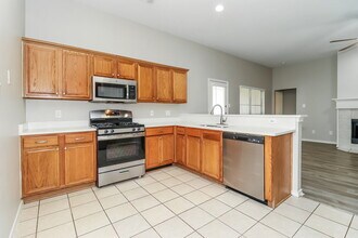 1040 The Meadows Pkwy in Desoto, TX - Building Photo - Building Photo