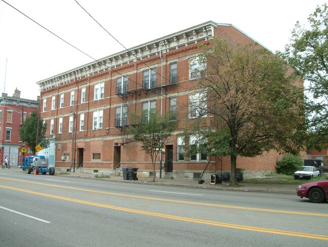1622-1626 Linn St in Cincinnati, OH - Foto de edificio - Building Photo