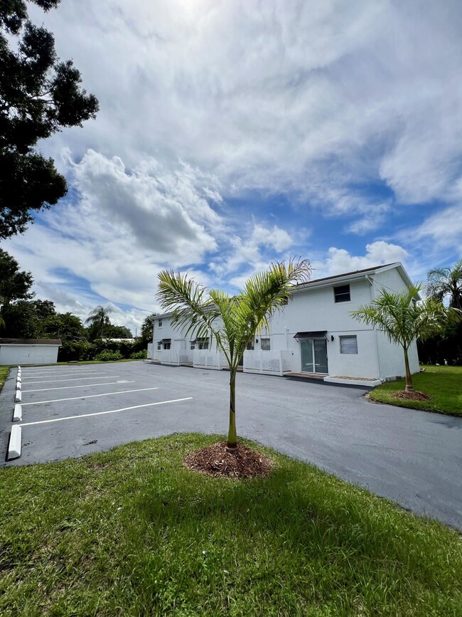 2809 SW Cornell Ave in Palm City, FL - Building Photo - Building Photo