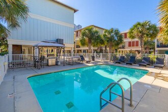 487 E 1st Ave in Gulf Shores, AL - Building Photo - Building Photo