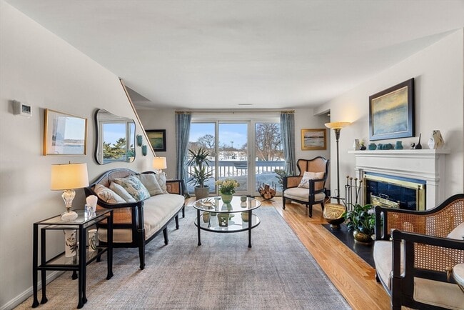 126 Merrimac St in Newburyport, MA - Building Photo - Building Photo