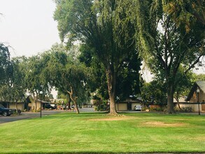 76 W Sierra Ave in Fresno, CA - Building Photo - Building Photo