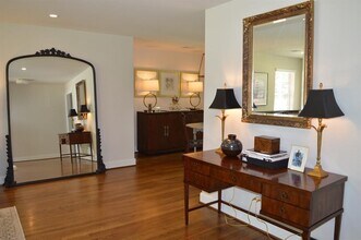 1744 Pine Village Dr in Houston, TX - Building Photo - Building Photo