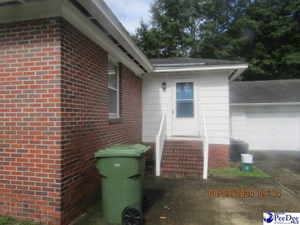 1101 Wannamaker Ave in Florence, SC - Building Photo