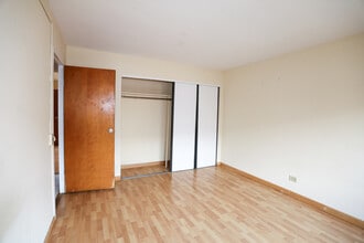 2107 W Farragut Ave, Unit #2C in Chicago, IL - Foto de edificio - Building Photo