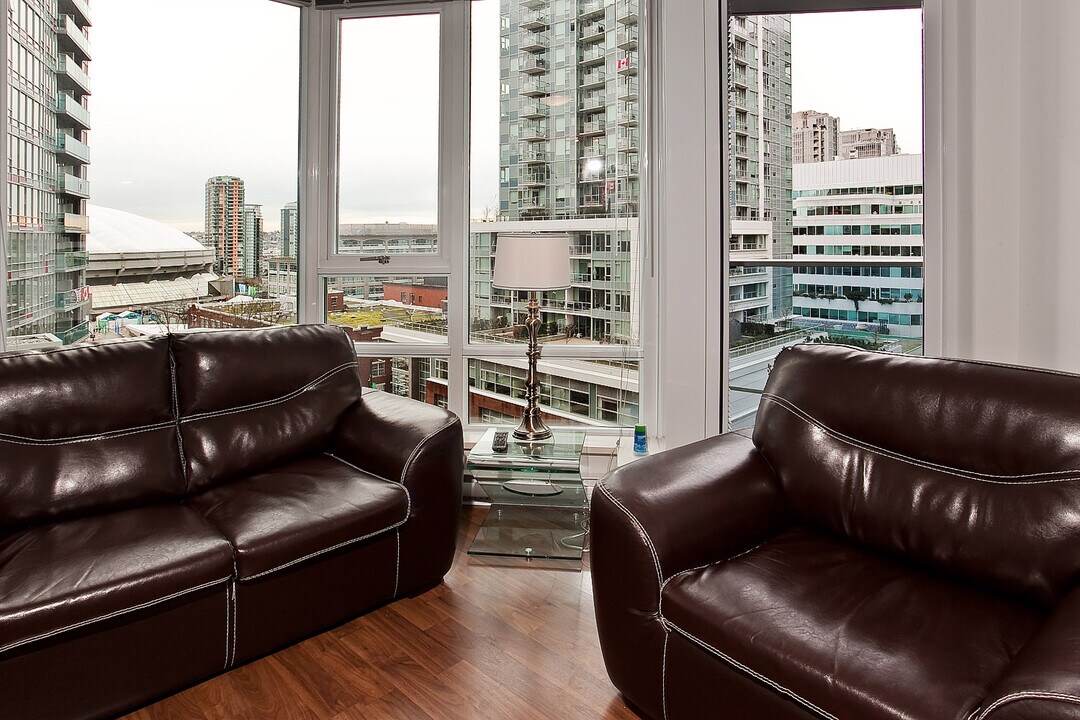 788 Hamilton St in Vancouver, BC - Building Photo