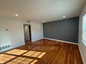 304 E Gregory Blvd in Kansas City, MO - Building Photo - Building Photo