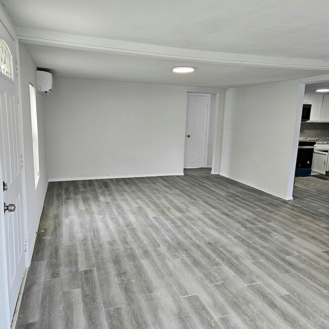 1403 E 4th Ave in Corsicana, TX - Building Photo - Building Photo