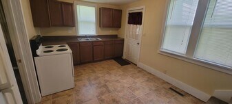 706 E Lewis St in Vermillion, SD - Building Photo