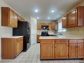 8250 Pine Knoll Ct in Florence, KY - Building Photo - Building Photo