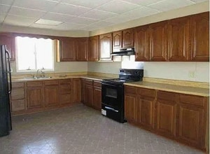 712 N Jackson St in Crown Point, IN - Foto de edificio - Building Photo