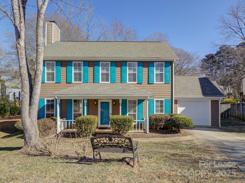 10907 Gladewater Dr in Matthews, NC - Building Photo