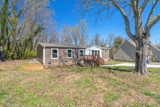 456 W Outer Dr in Oak Ridge, TN - Building Photo - Building Photo