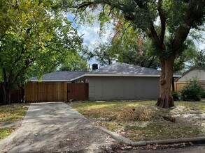 1907 Ashford Hollow Ln in Houston, TX - Building Photo - Building Photo