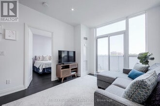 65 Speers Rd in Oakville, ON - Building Photo - Building Photo