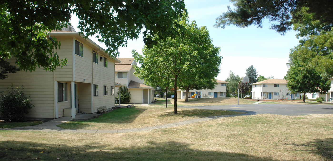 Northgate Village in Salem, OR - Foto de edificio