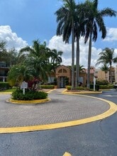 6296 NW 186th St, Unit xxx in Hialeah, FL - Foto de edificio - Building Photo